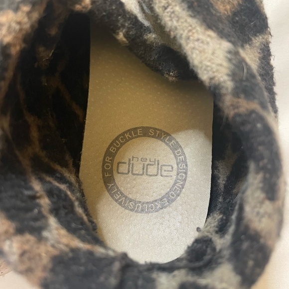 Hey Dude Britt size 7 cheetah print shoes - Picture 6 of 7
